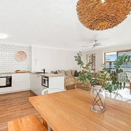 Burleigh Beach Apartment - Self Catering Gold Coast Exterior photo