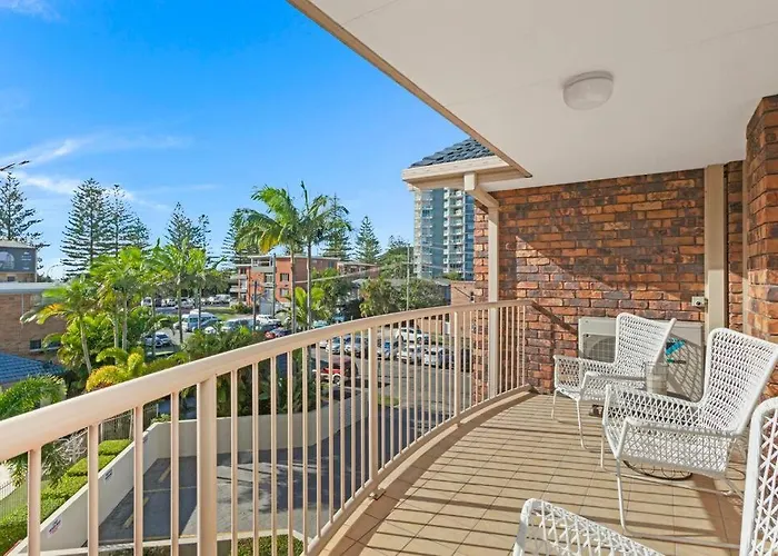Burleigh Beach Apartment - Self Catering