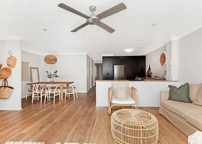 Burleigh Beach Apartment - Self Catering