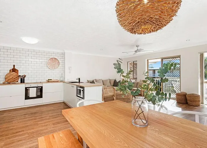 Burleigh Beach Apartment - Self Catering